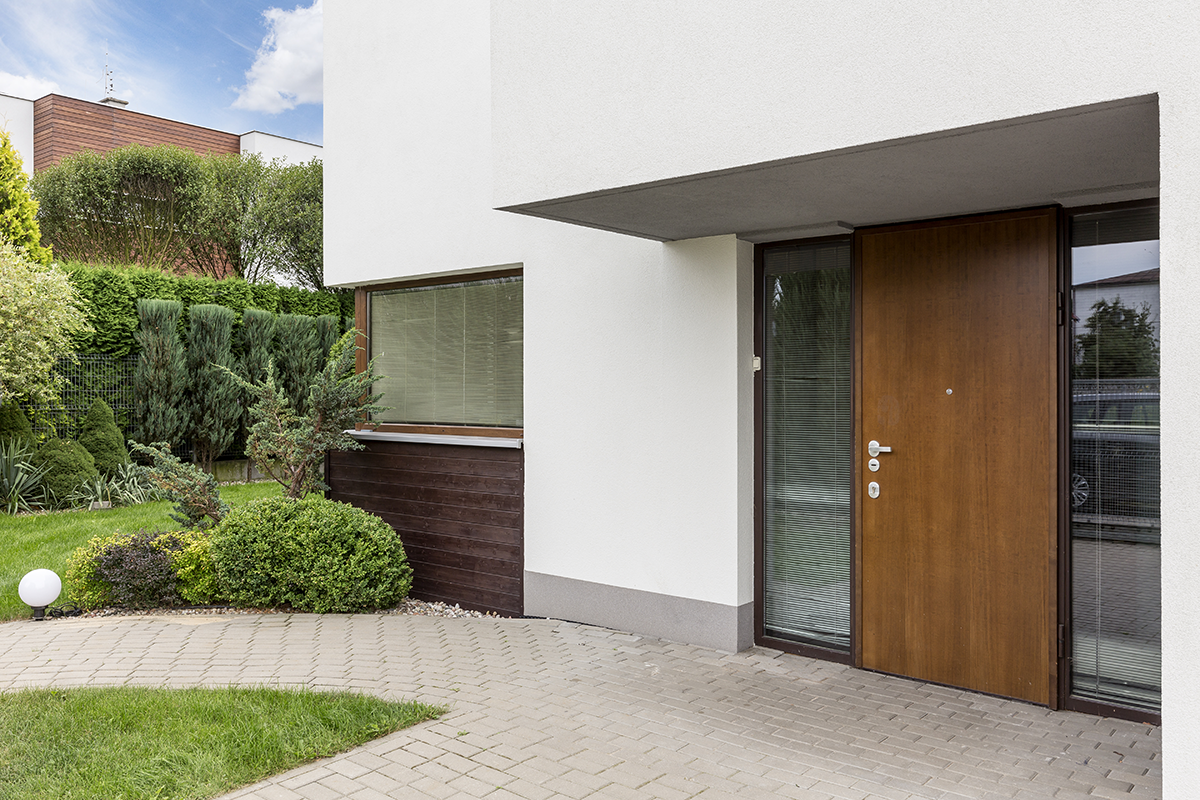Naturfarbene Holzaußentüren - eine Zierde für jedes Gebäude
